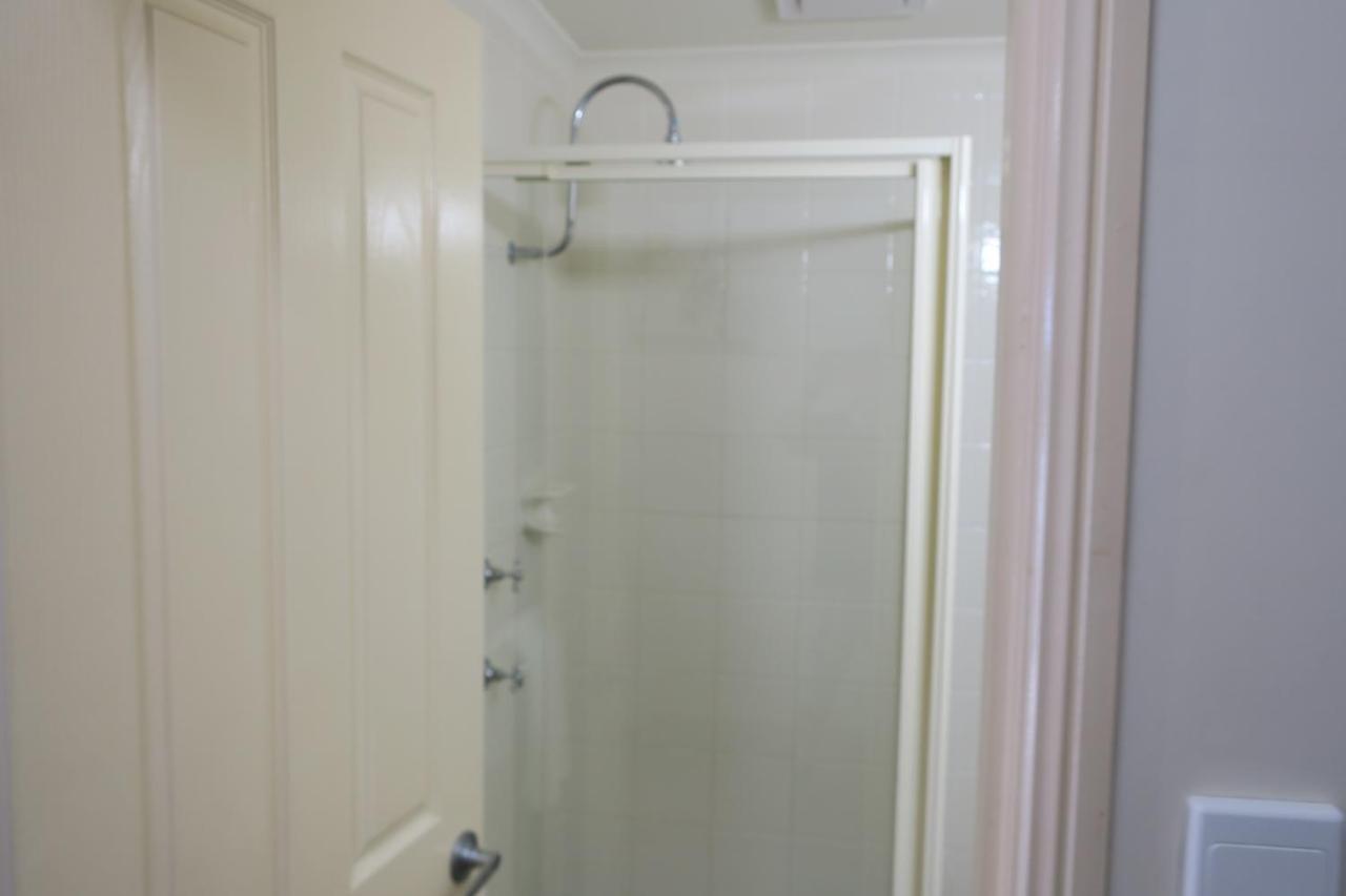 Caboolture Central Motor Inn, Sure Stay Collection By BW Экстерьер фото