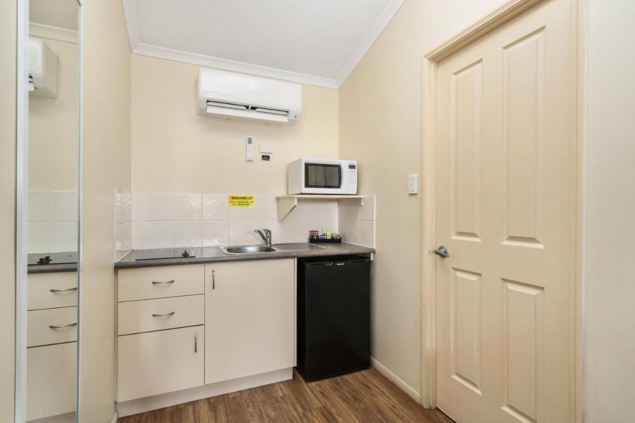 Caboolture Central Motor Inn, Sure Stay Collection By BW Экстерьер фото