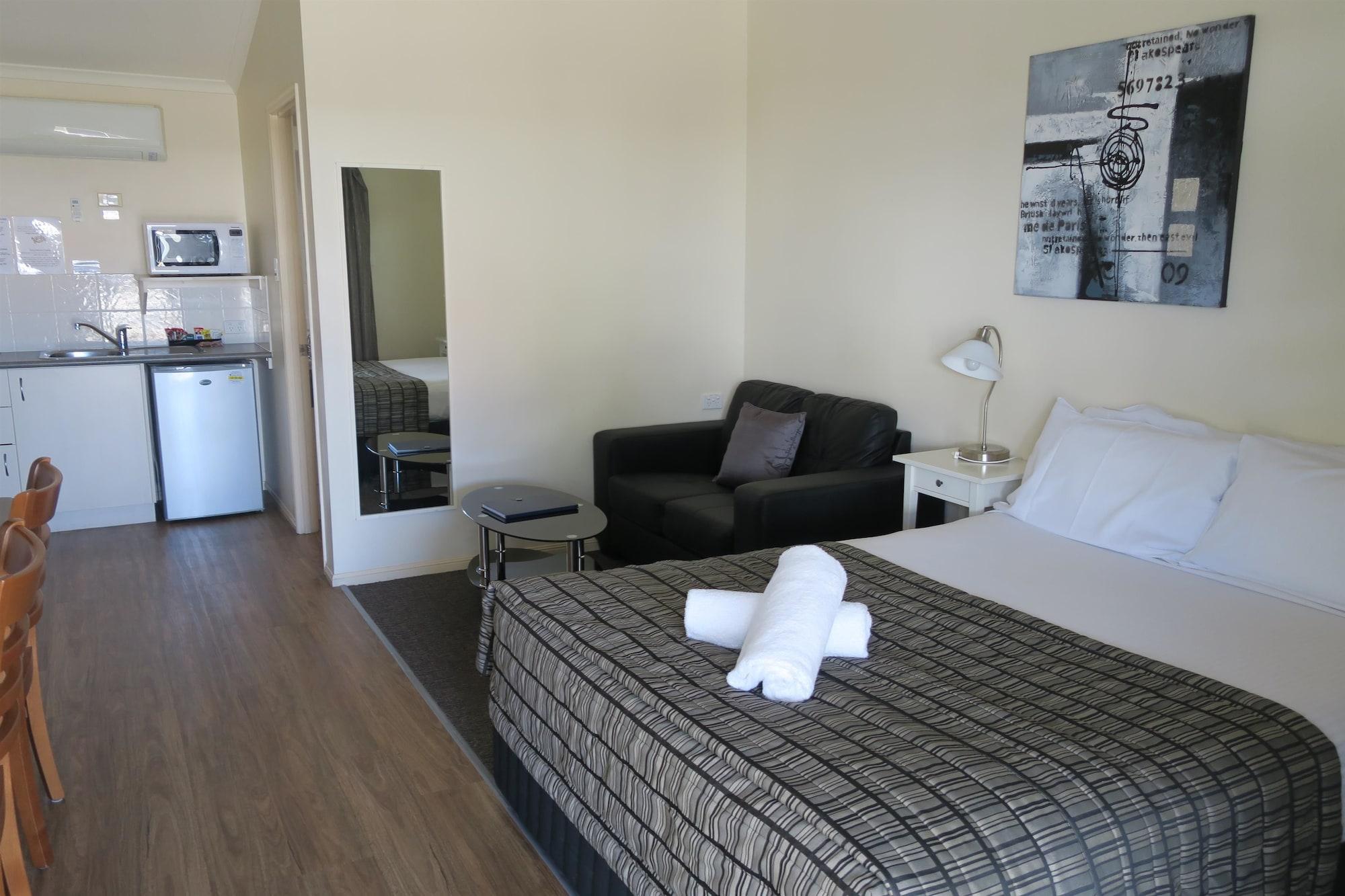 Caboolture Central Motor Inn, Sure Stay Collection By BW Экстерьер фото