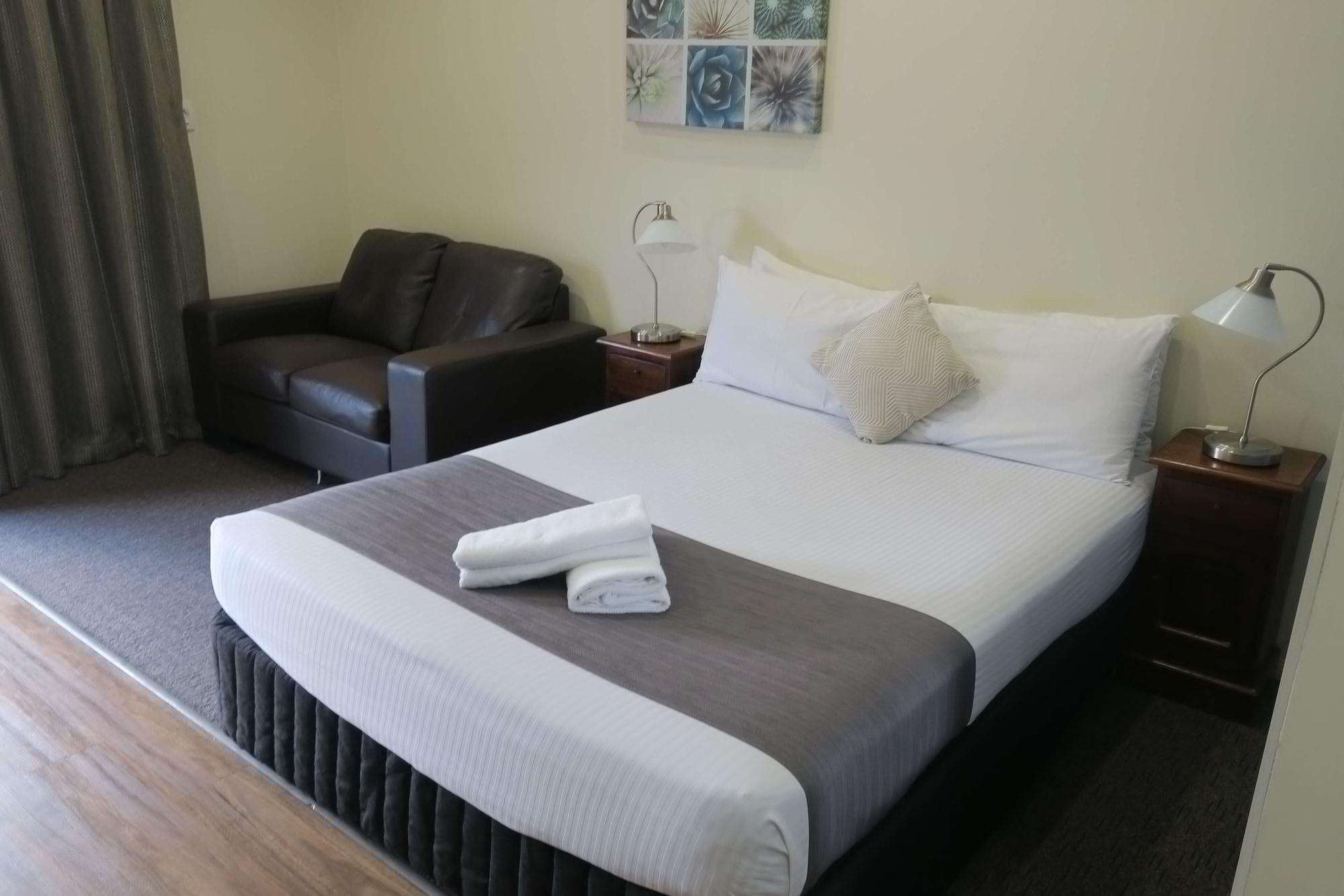 Caboolture Central Motor Inn, Sure Stay Collection By BW Экстерьер фото