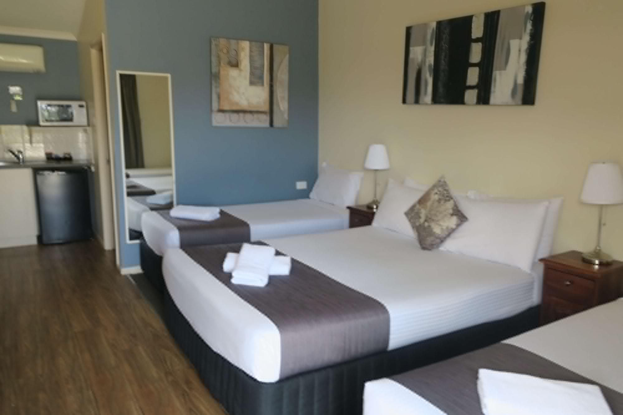 Caboolture Central Motor Inn, Sure Stay Collection By BW Экстерьер фото