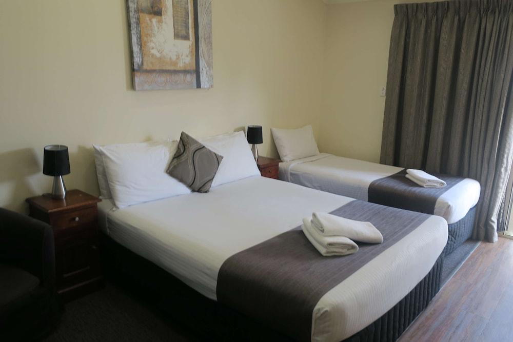 Caboolture Central Motor Inn, Sure Stay Collection By BW Экстерьер фото