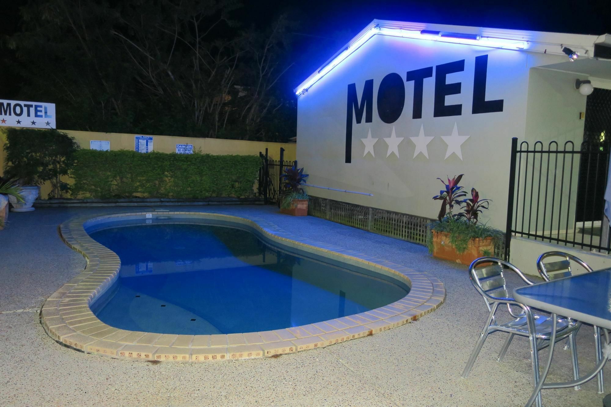 Caboolture Central Motor Inn, Sure Stay Collection By BW Экстерьер фото