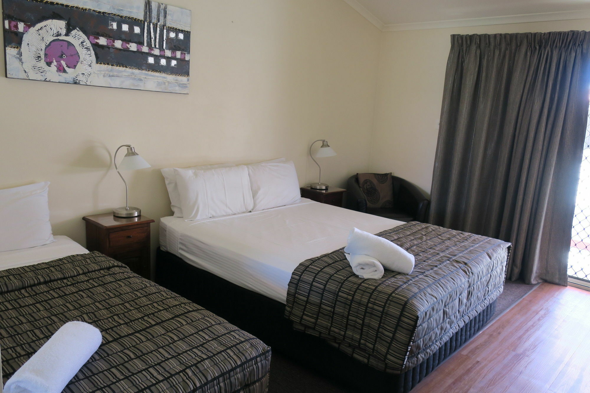 Caboolture Central Motor Inn, Sure Stay Collection By BW Экстерьер фото